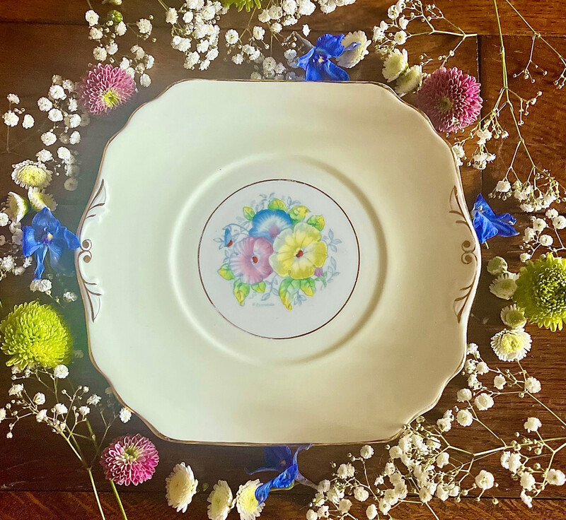 Royal Crown 'Petunia' Plate