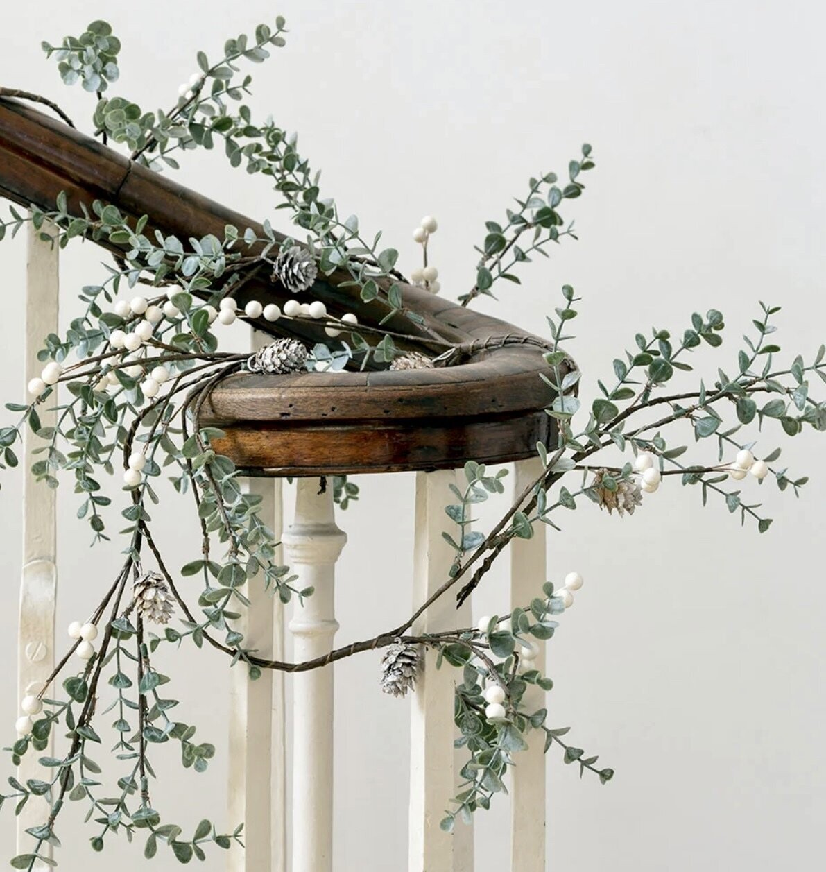 White Berry & Cone Garland