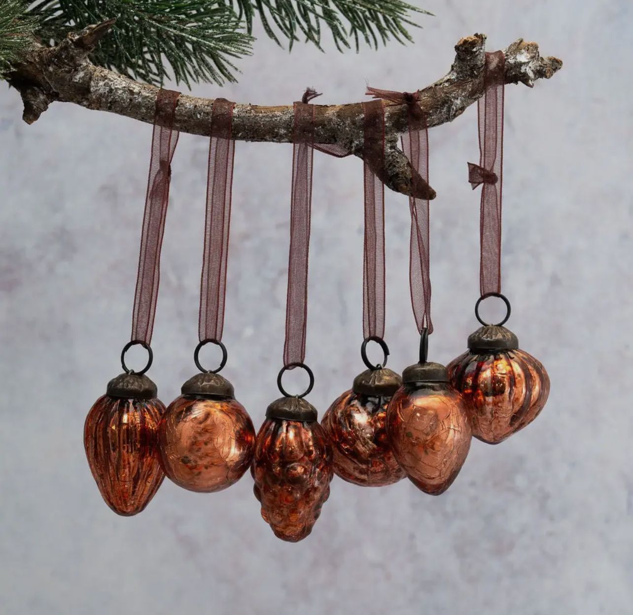 Russet Crackle Glass Baubles - Set of 6 Vintage style russet crackle glaze glass baubles with an ornate brass cap and coordinating organza tie. Set of six.