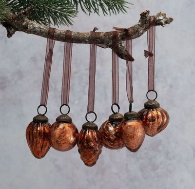 Russet Crackle Glass Baubles - Set of 6 Vintage style russet crackle glaze glass baubles with an ornate brass cap and coordinating organza tie. Set of six.