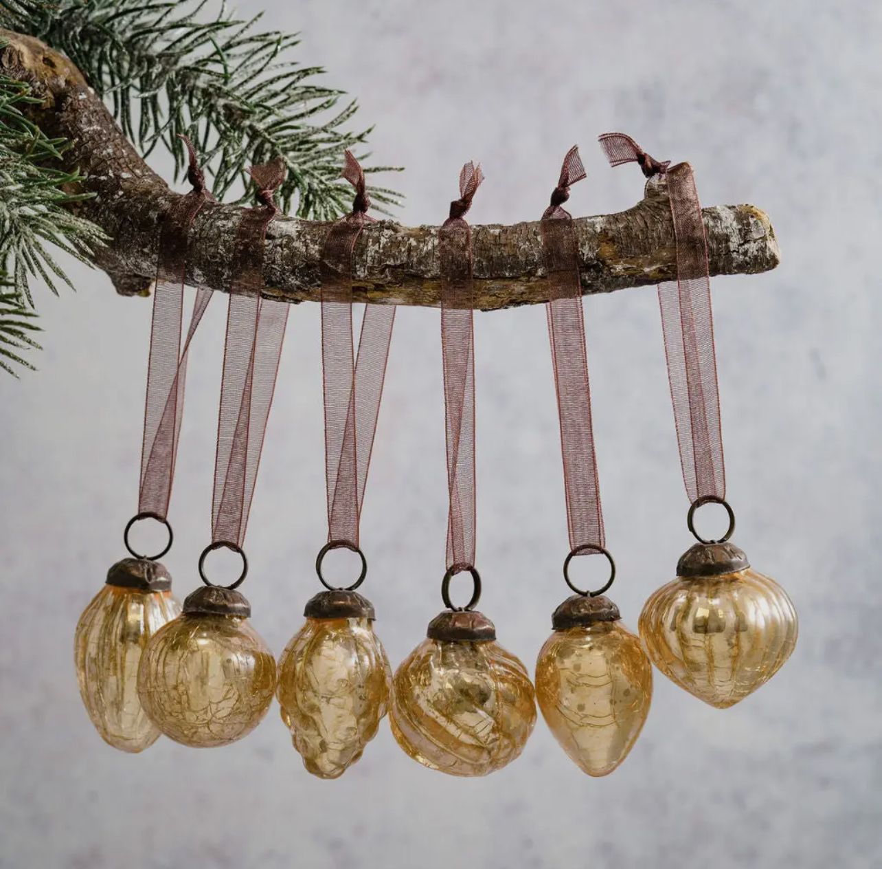 Champagne Crackle Glass Baubles - Set of 6 Vintage style champagne crackle glaze glass baubles with an ornate brass cap and coordinating organza tie. Set of six