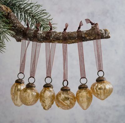 Vintage style champagne crackle glaze glass baubles with an ornate brass cap and coordinating organza tie. Set of six