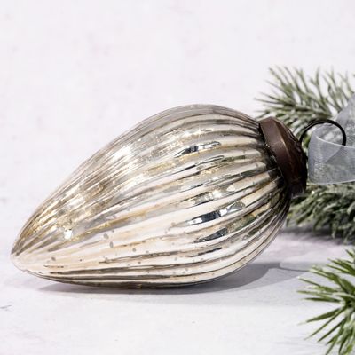 Stunning silver ribbed bauble creates a lovely droplet of vintage style to your tree branches