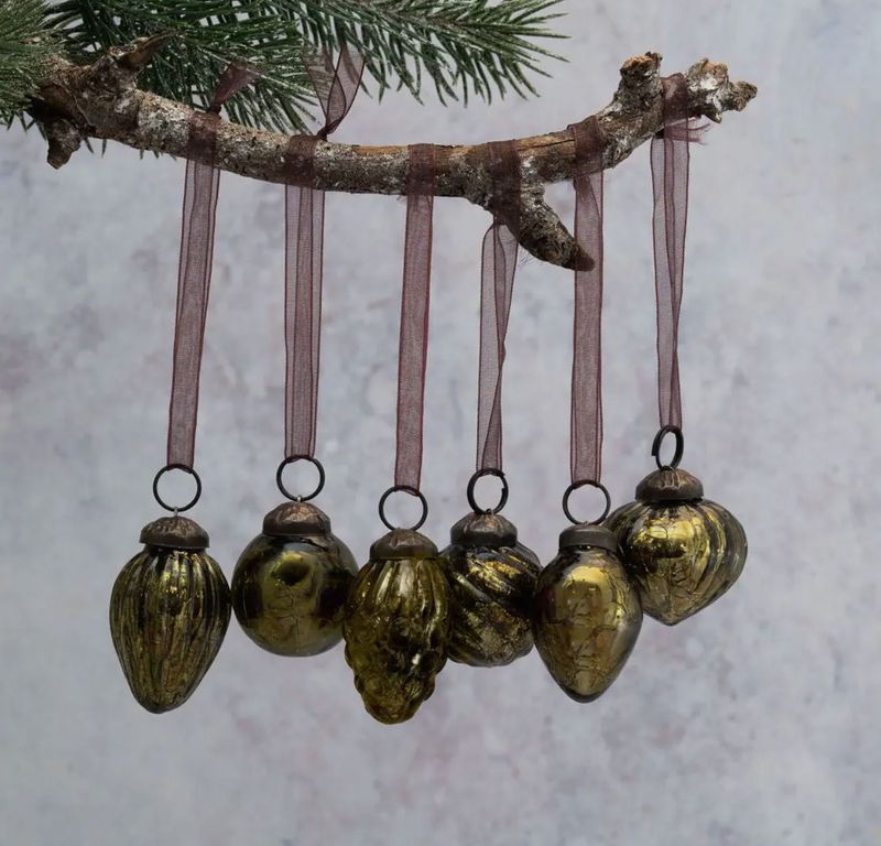 Vintage style olive green crackle glaze glass baubles with an ornate brass cap and coordinating organza tie. Set of six mixed
