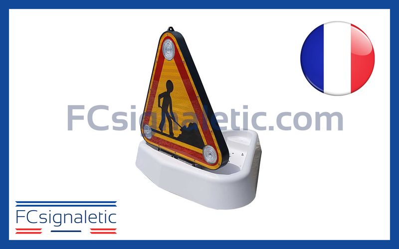 Triangle Triflash Travaux AK5 500 mm à relevage électrique en polycarbonate classe 1 Triangle Triflash Travaux AK5 500 mm à relevage électrique en polycarbonate classe 1