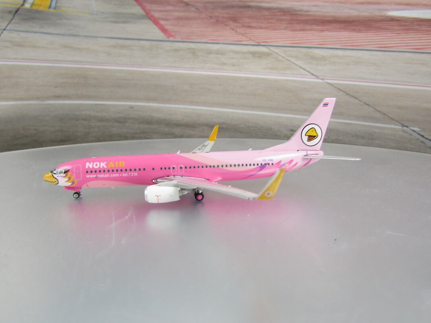 1/400 scale Nok Air 737-800(W) Pink Livery Reg No. HS-DBE