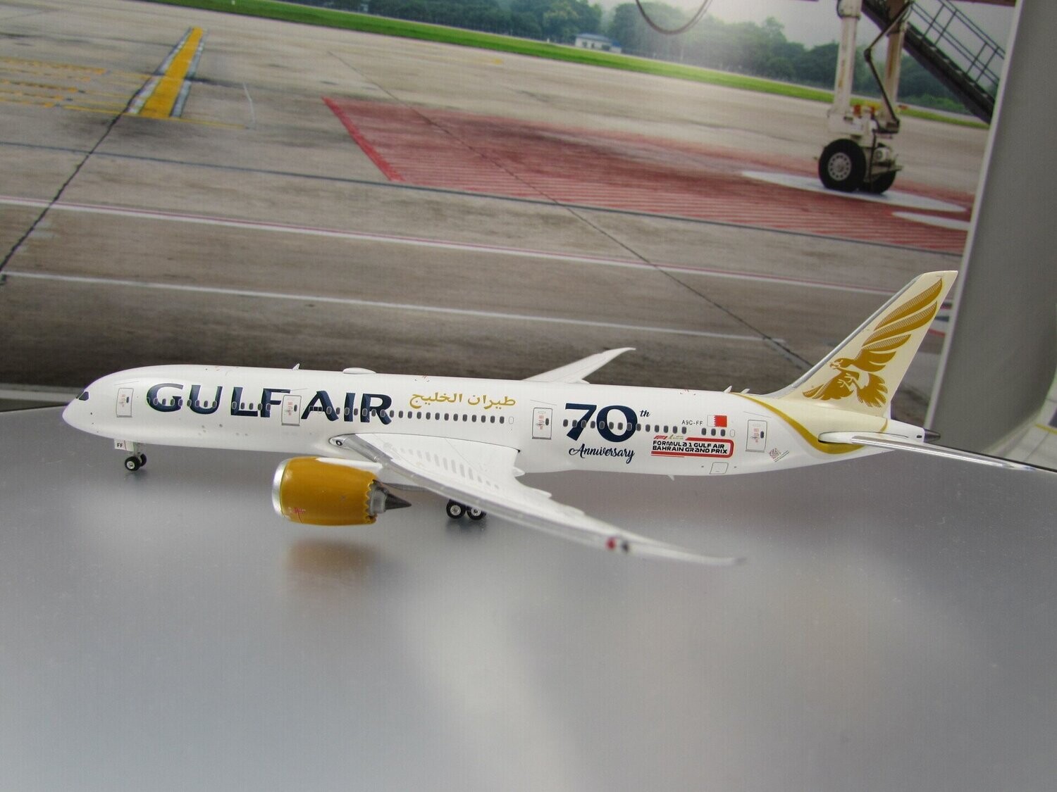 1/400 scale Gulf Air 787-9 70th Anniversary Formula 1 gold livery Reg No. A9C-FF