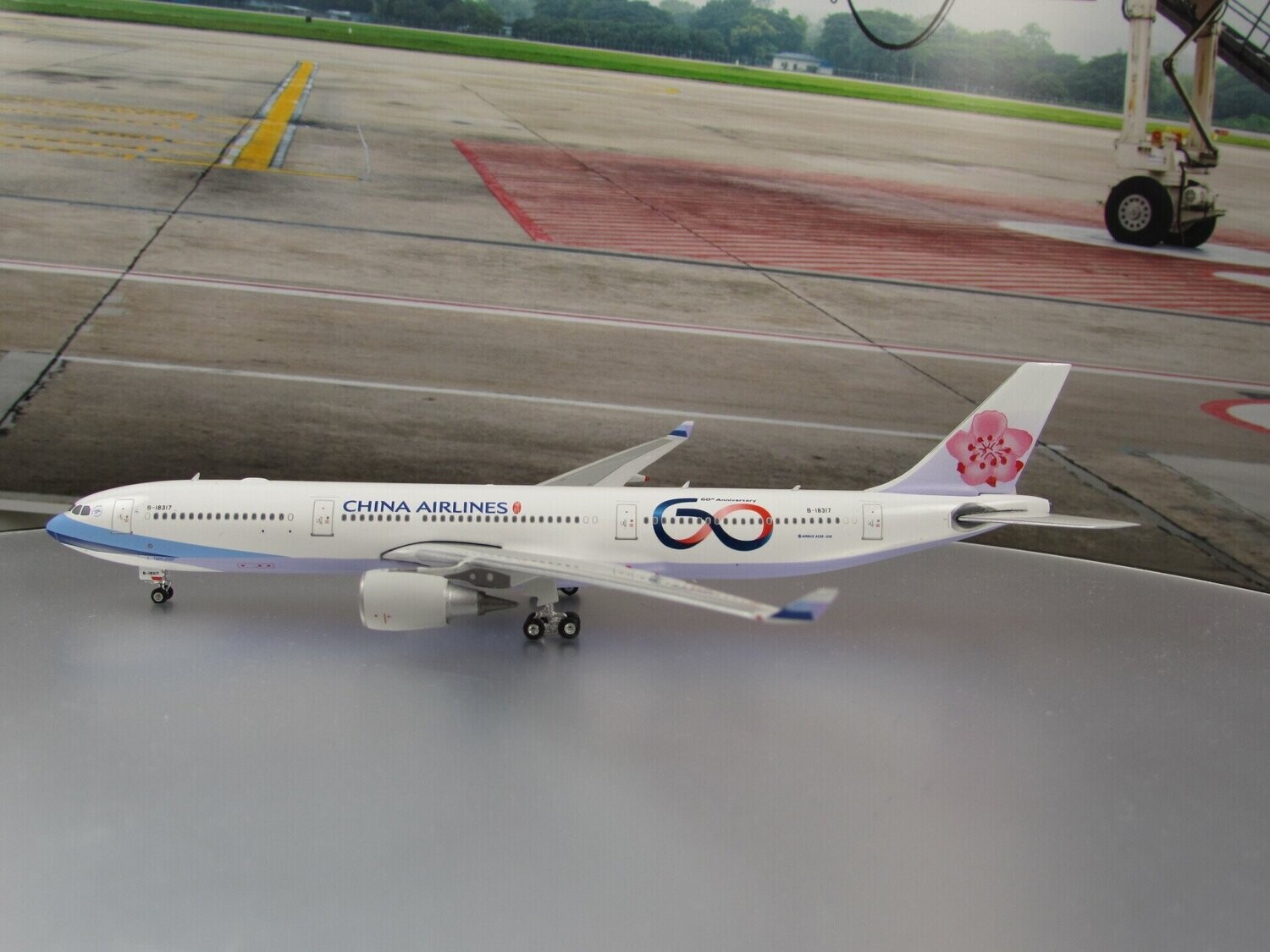 1/400 scale China Airlines A330-300 60th Anniversary Livery Reg No. B-18317