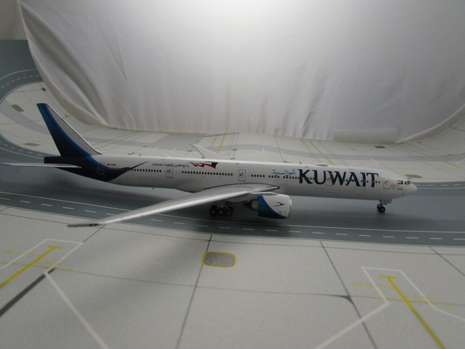 1/400 scale Kuwait Airways 777-300ER