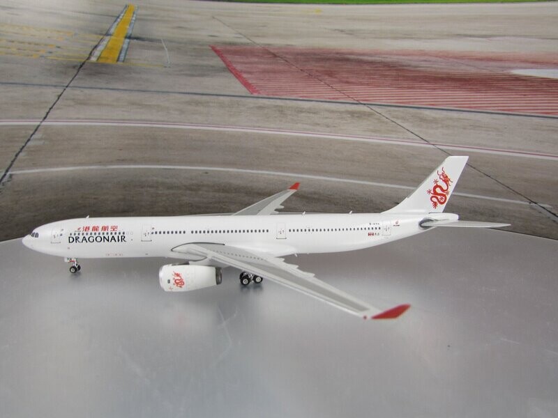 1/400 scale Dragonair A330-300 Old Livery Reg No. B-HYH