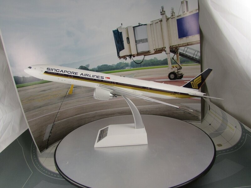 1/200 scale Singapore Airlines 777-300ER Reg No. 9V-SWV