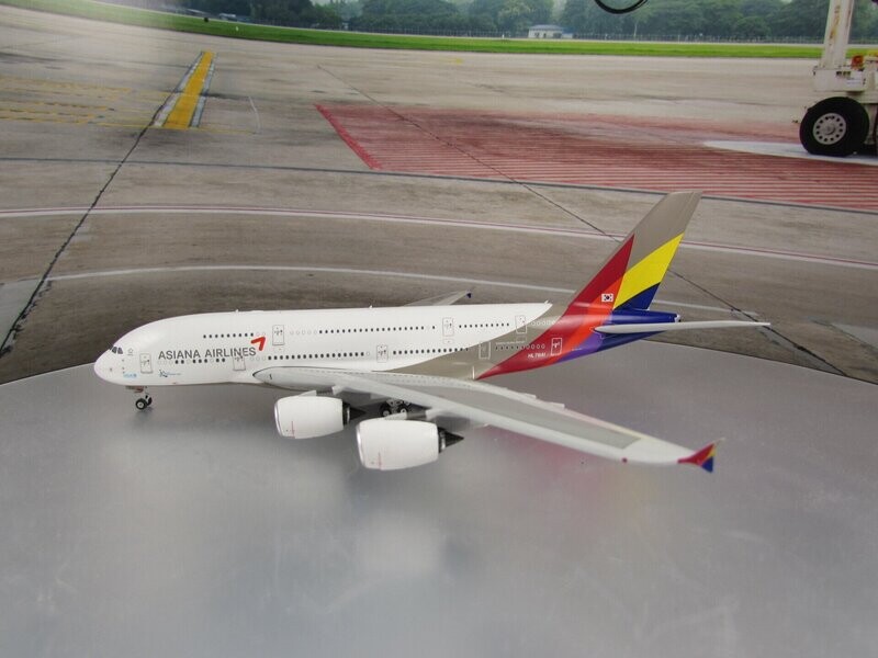 1/400 scale Asiana A380-800 Reg No. HL-7641