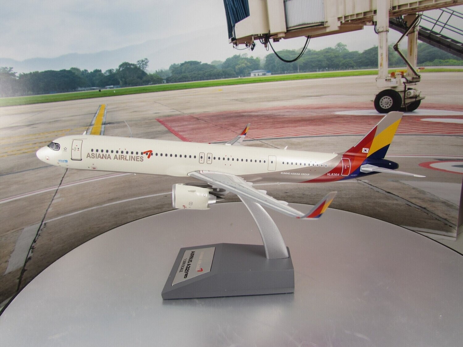 1/200 scale Asiana Airlines A321neo