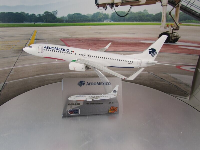 1/200 Aeromexico 737-8 white livery Reg No. XA-III