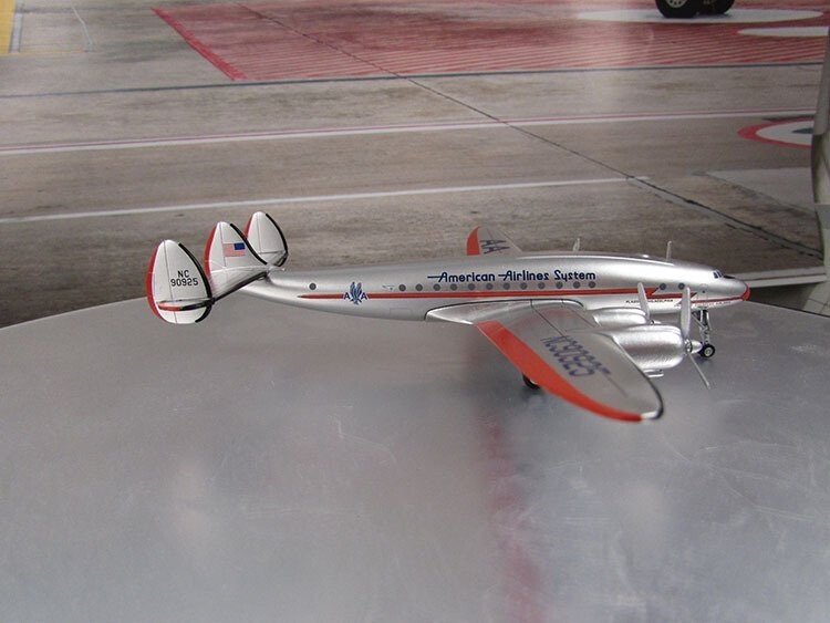 1/200 American Airlines System Reg No. NC90925