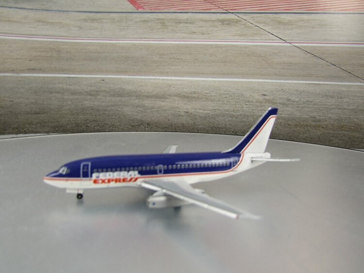 1/400 Federal Express 737-200 Reg No. N204FE