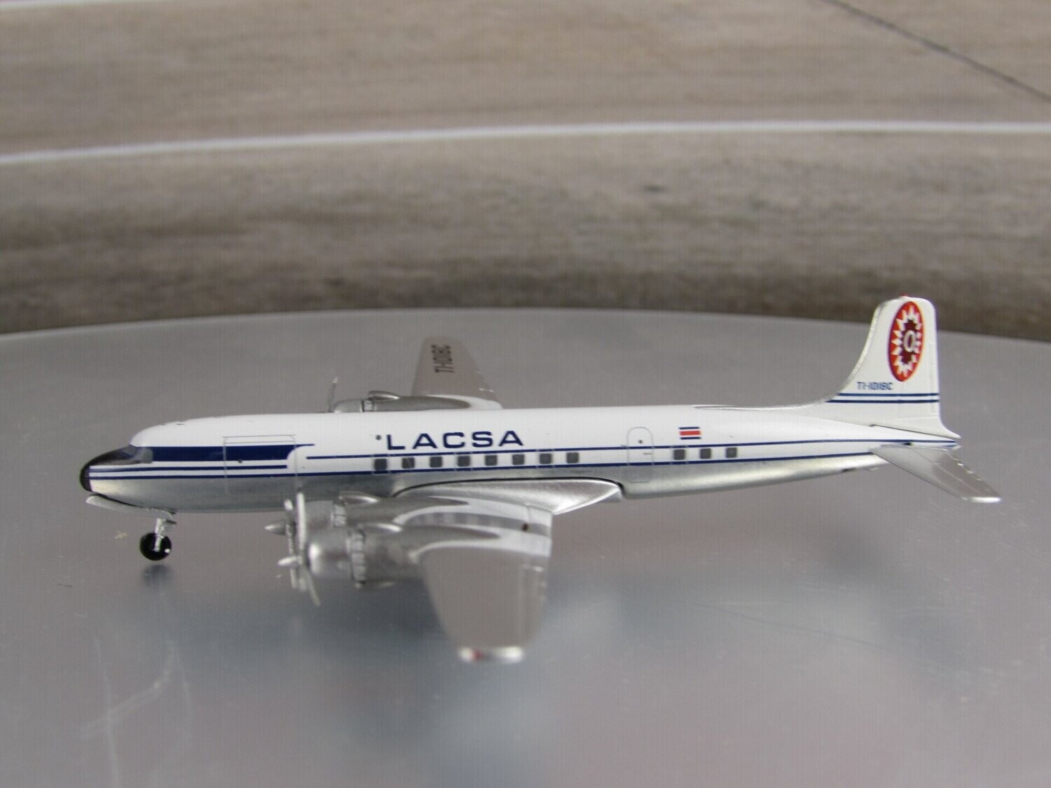1/400 LACSA DC-6 Reg No. TI-1018C