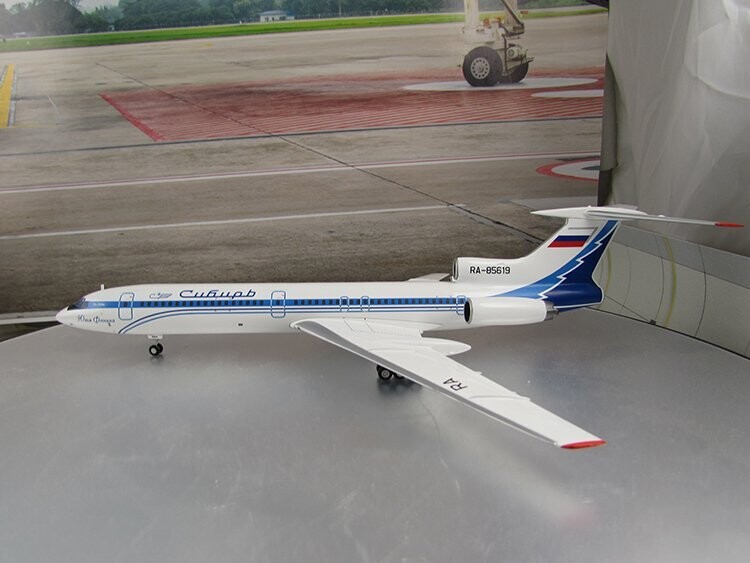 1/200 Siberia Airlines TU154M Reg RA-85619