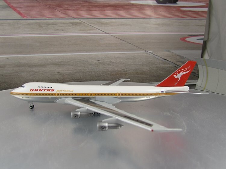 1/500 Qantas 747-200 Centenary Series Old Livery Reg  VH-EBB