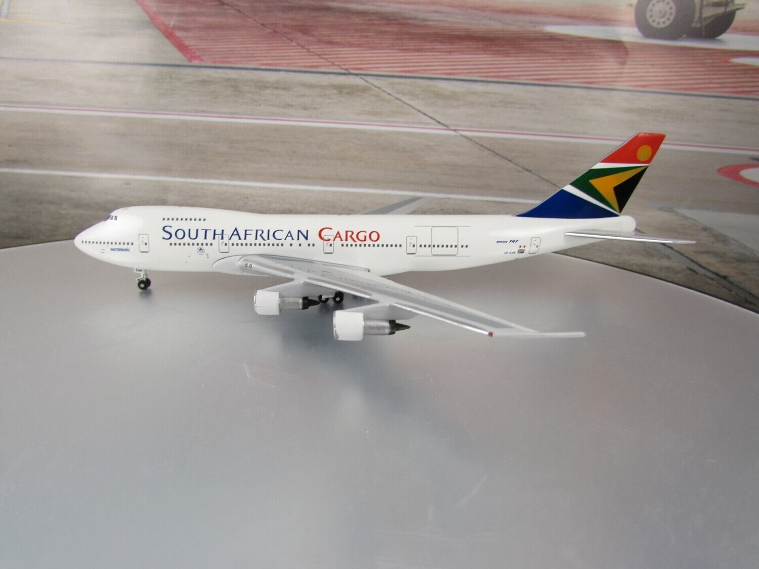 1/400 South African Cargo 747-200 Reg ZS-SAR