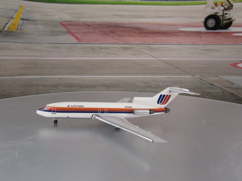 United Airlines Saul Bass Livery N7026U