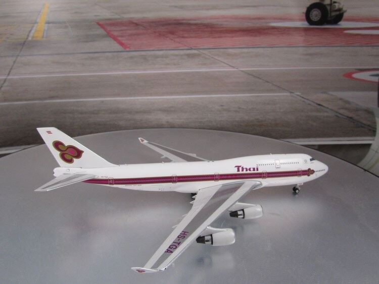 1/400 scale Thai Airways 747-400 Old Livery no logo Reg No. HS-TGA