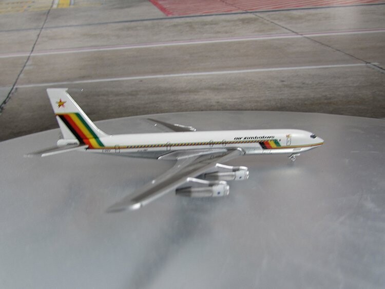 1/400 Air Zimbabwe 707-300C Reg Z-WKV
