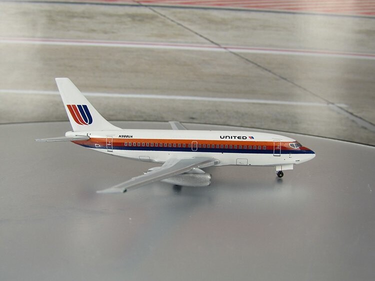 1/400 United Airlines 737-200 Saul Bass Livery