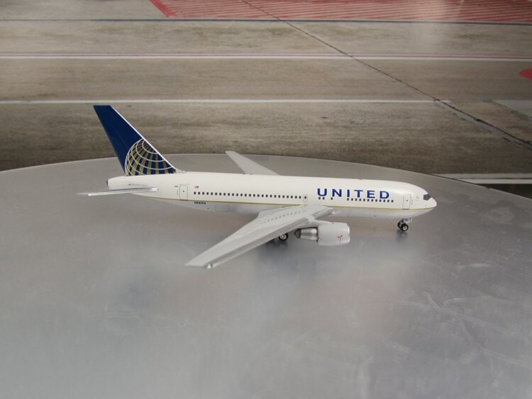 1/400 United Airlines Olvd Livery Reg No. N68159