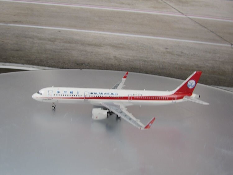 1/400 scale Sichuan Airlines A321neo (ltd 180) Reg B-307D