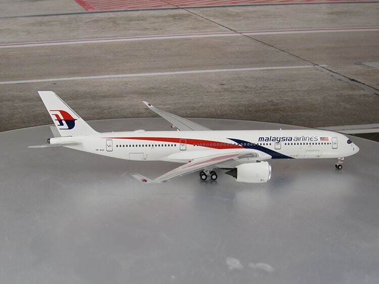 1/400 scale Malaysia Airlines A350-900 Reg No. 9M-MAE