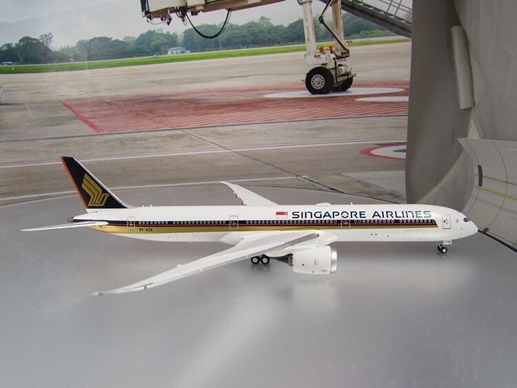 1/400 scale Singapore Airlines 787-10 Reg No. 9V-SCA
