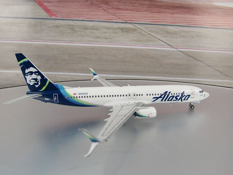 1/400 scale Alaska Airlines 737-800 Reg No. N565AS