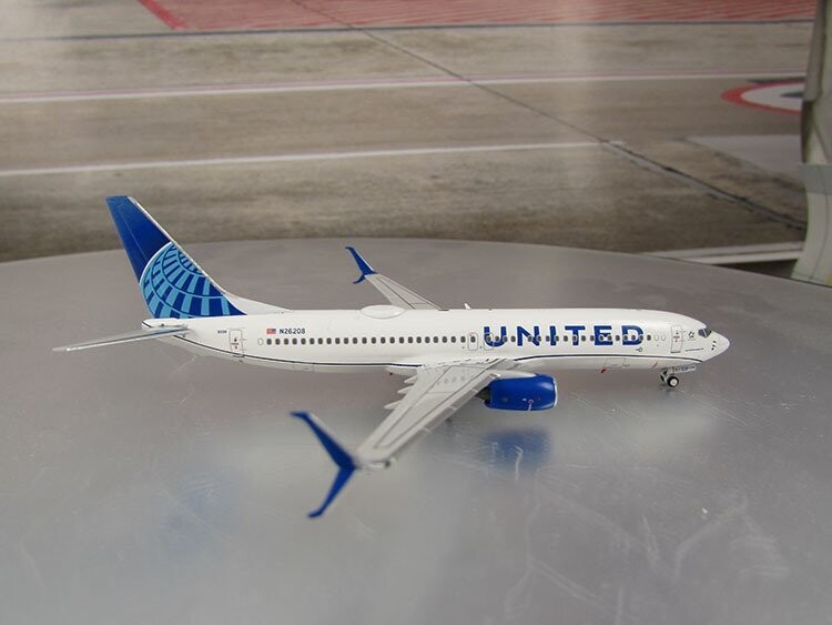 1/400 scale United Airlines 737-800 New Livery Reg No. N26208
