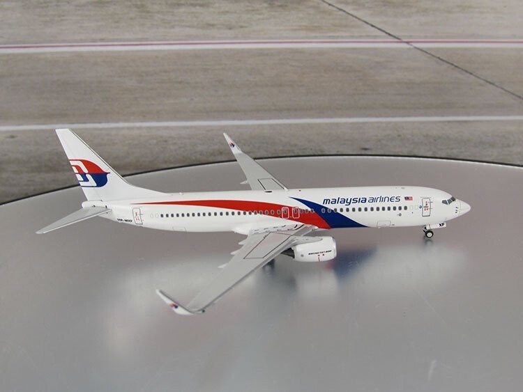 1/400 scale Malaysia Airlines 737-800 Reg No. 9M-MXF