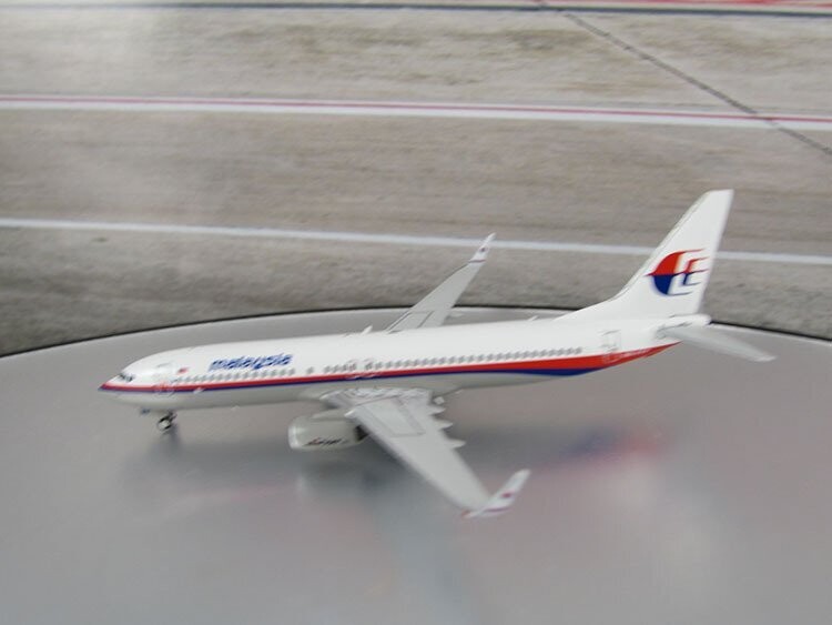 1/400 scale Malaysia Airlines 737-800 Reg No. 9M-FFF