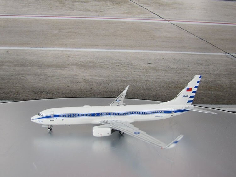 1/400 scale Taiwan Air Force 737-800 Reg 3701