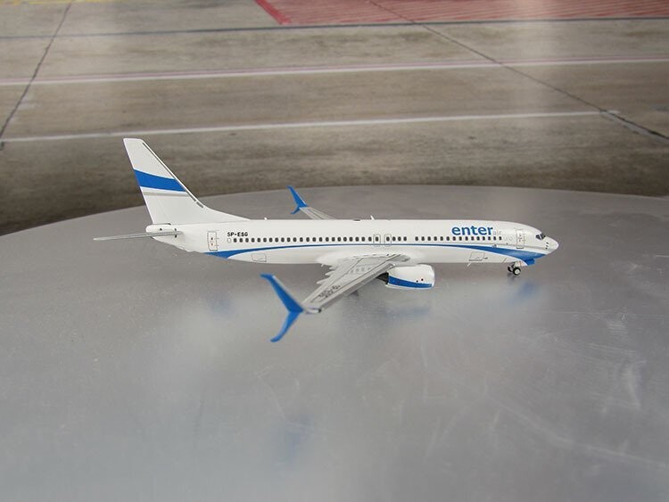 1/400 scale Enter 737-800 Reg SP-ESG