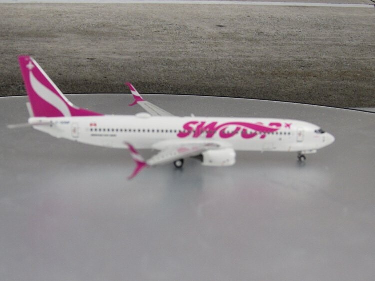 Swoop 737-800