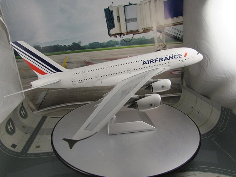 1/200 scale Air France A380-800 Ltd to 380 pieces Reg No. F-HPJC