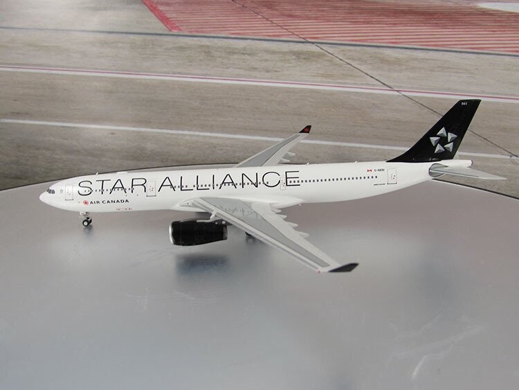 1/400 scale Air Canada A330-200 Star Alliance Livery Reg No. C-GEGI