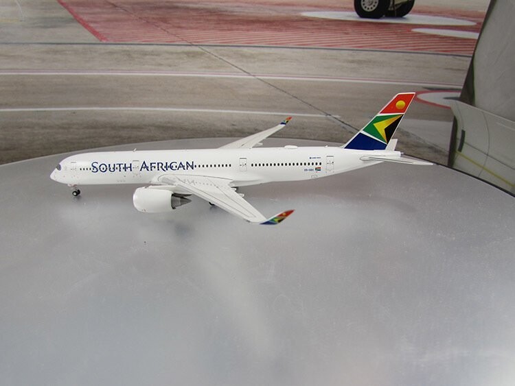 1/400 scale South African Airways A350-900 Reg ZS-SDC