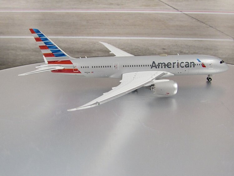 1/400 American Airlines 787-8