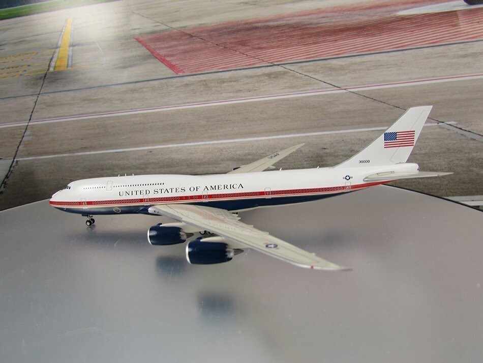 United State Air Force - Air Force 1 747-8i New Livery 1/400 Scale