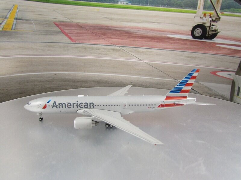 1/400 scale American Airlines 777-200ER
