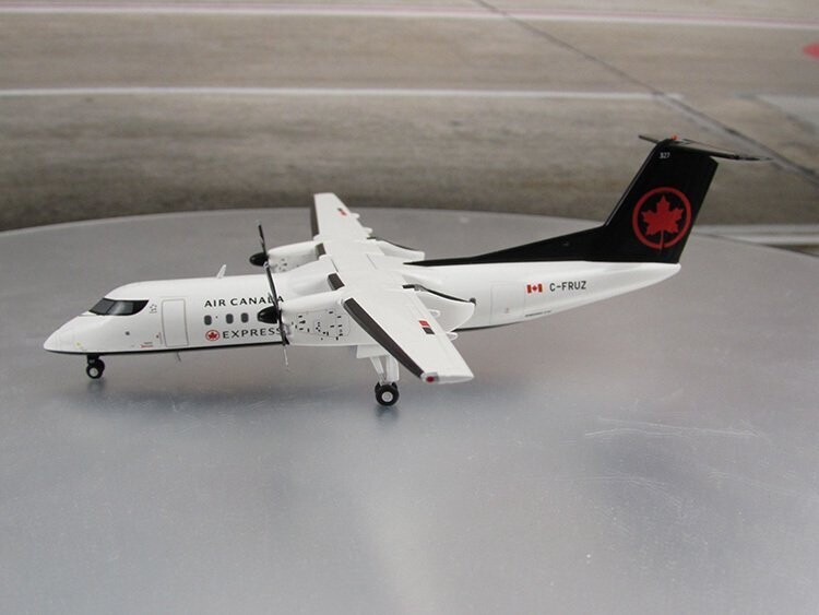 1/200 Air Canada Express Dash-8-300 New Livery