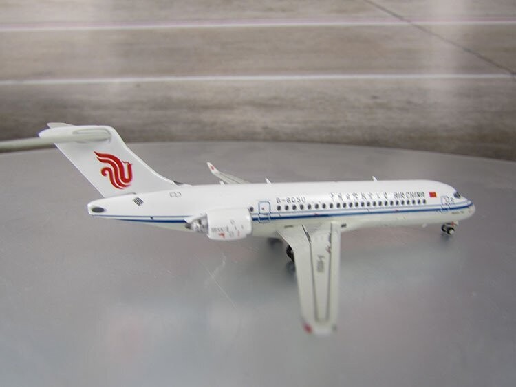 1/400 scale Air China ARJ21-700 Reg No. B-605U