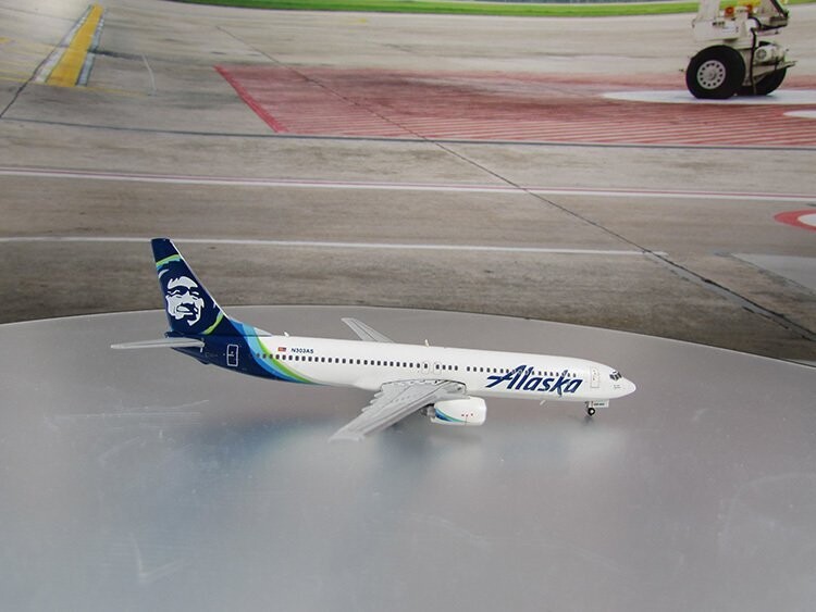 1/400 Alaska Airlines 737-900