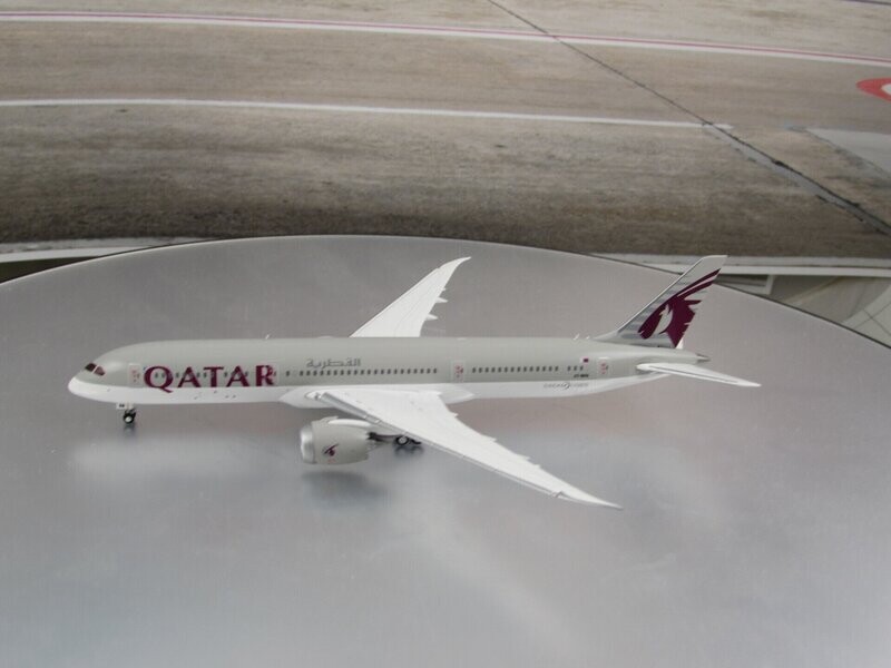 1/400 Qatar 787-9