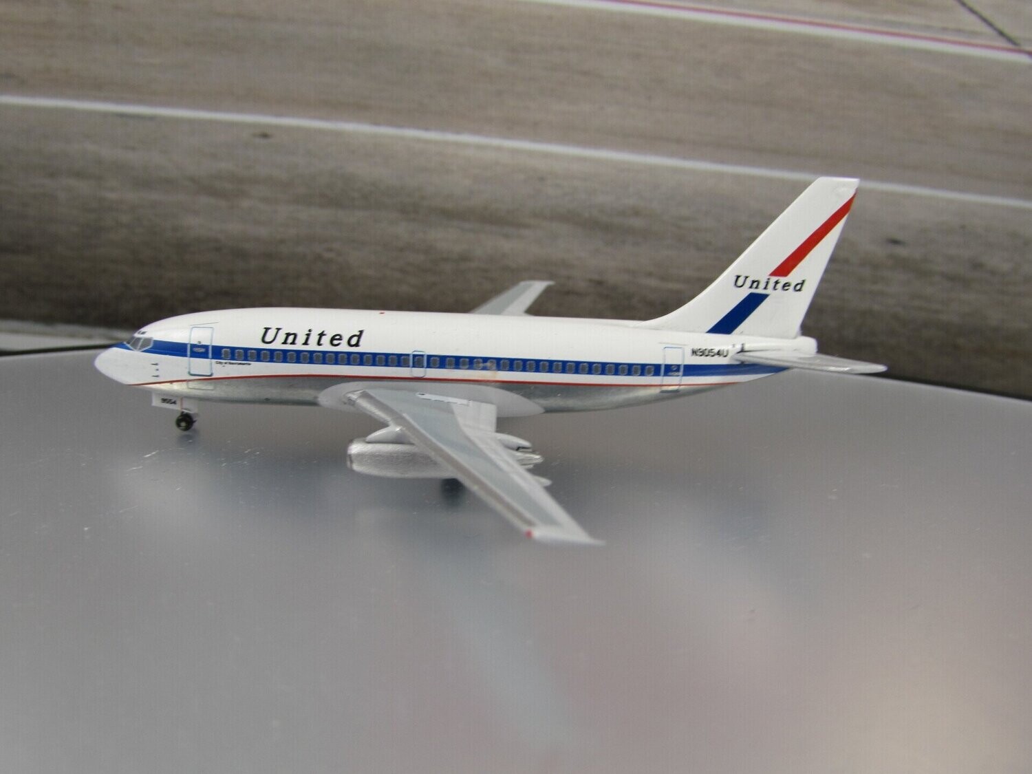 United Air Lines 737-200 Red/Blue Livery